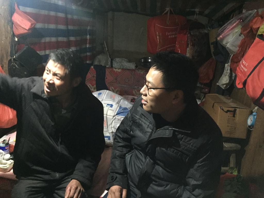 走访贫困户.JPG